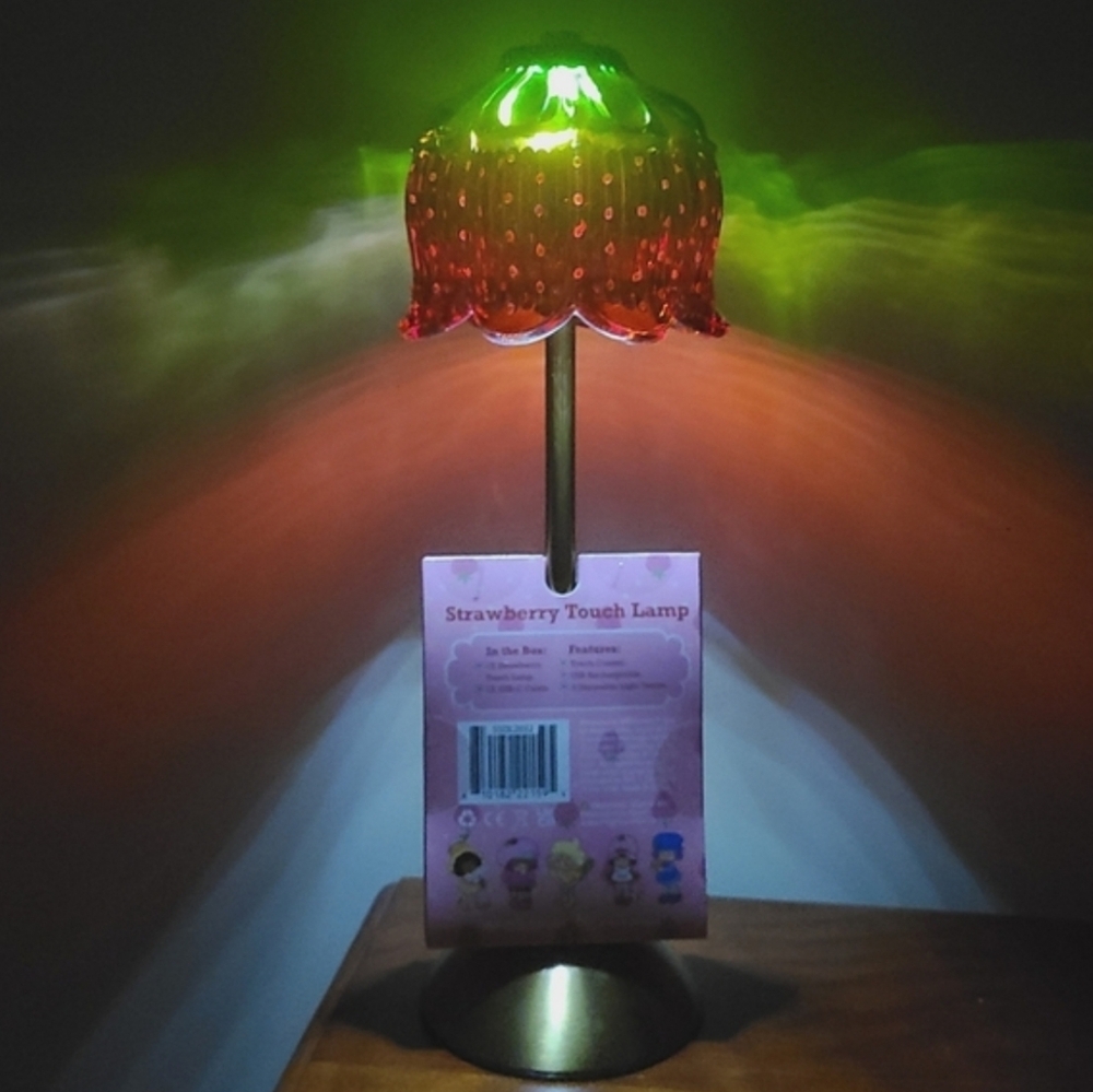 Strawberry Shortcake Touch Lamp 🍓 - Picture 2 of 4